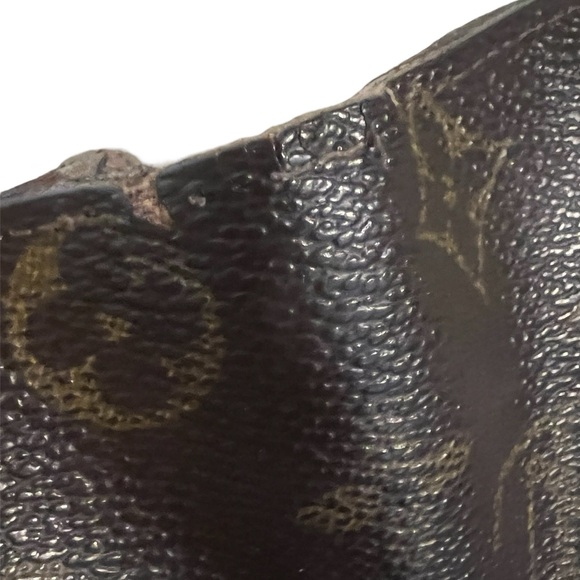 Louis Vuitton Men’s Monogram Bi-Fold Wallet - Picture 11 of 16